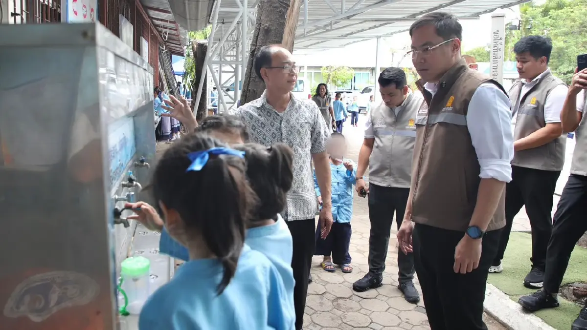 'รมช.ศธ.' สุ่มตรวจคุณภาพอาหารกลางวัน-นมโรงเรียน วัดสวนดอก