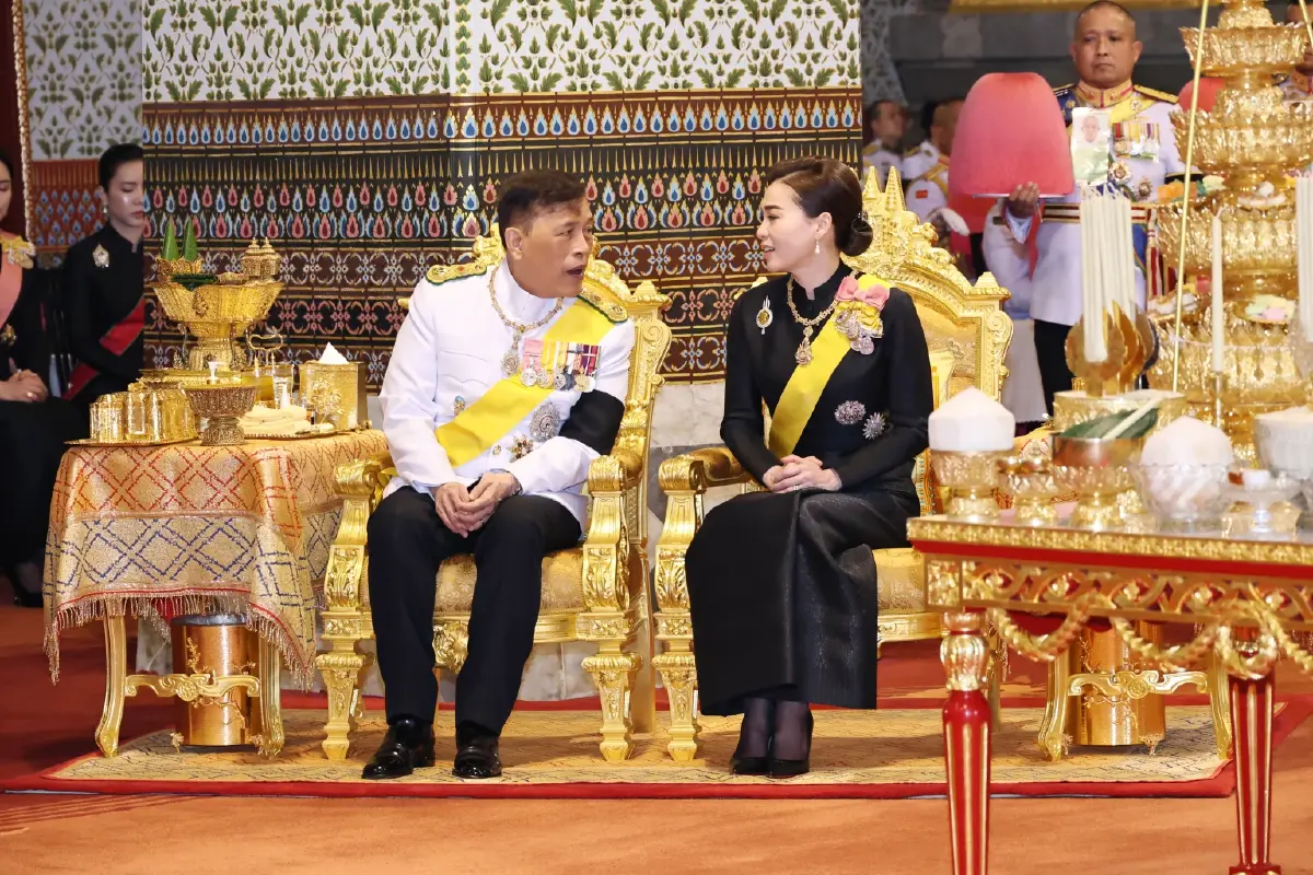 ในหลวง-พระราชินี เสด็จฯ ไปในการพระราชพิธีฉัตรมงคล พุทธศักราช 2569