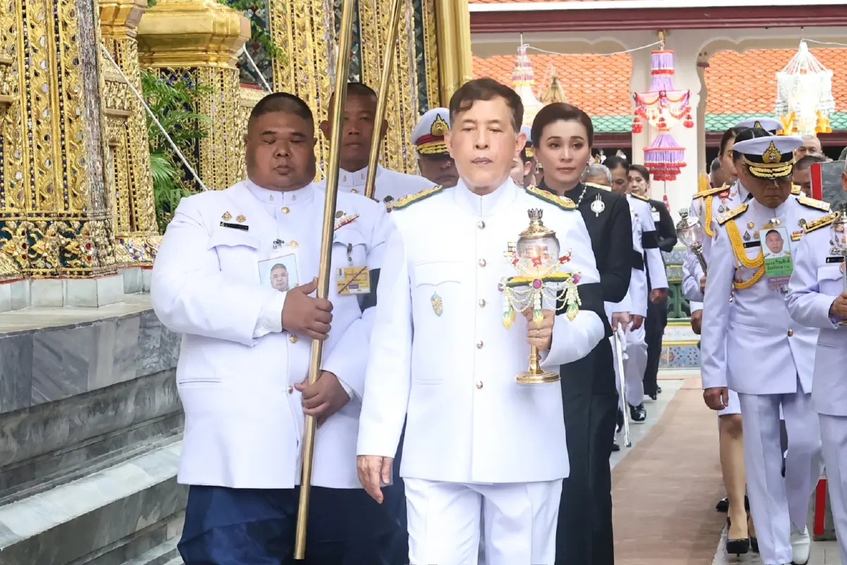 ในหลวง-พระราชินี ทรงบำเพ็ญพระราชกุศลวิสาขบูชา พุทธศักราช 2569