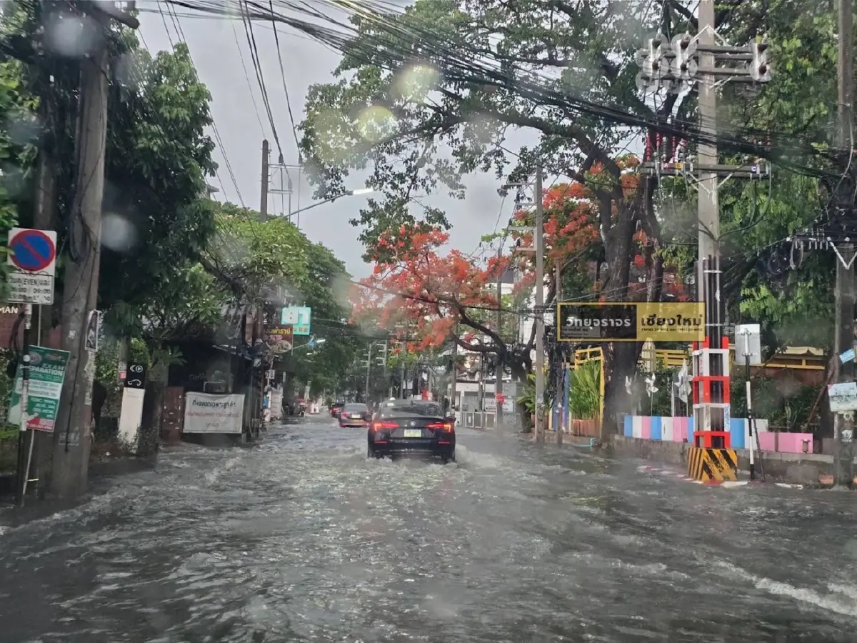 ฝนตกหนักเชียงใหม่ น้ำท่วมถนนศิริมังคลาจารย์ เตือนเหนือมีฝน 70%