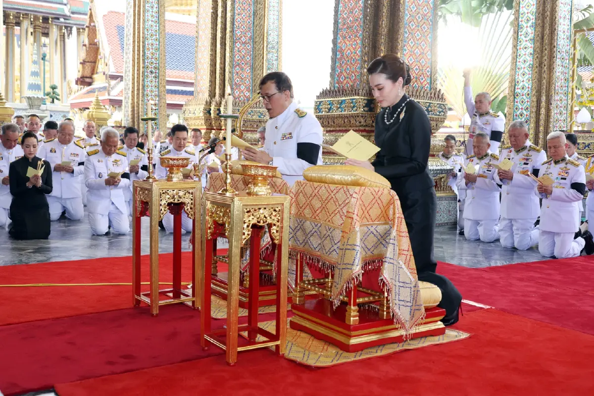 ในหลวง-พระราชินี ทรงบำเพ็ญพระราชกุศลวิสาขบูชา พุทธศักราช 2569