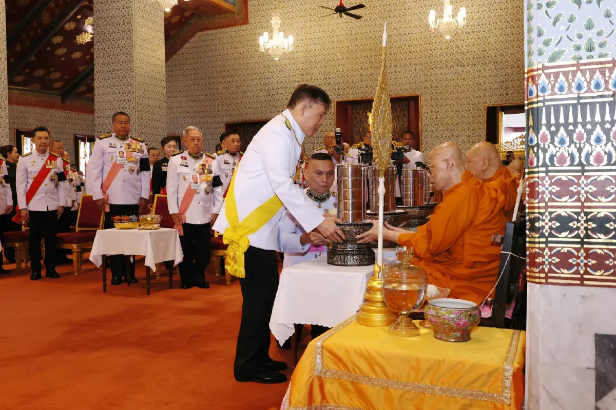 ในหลวง-พระราชินี เสด็จฯ ไปในการพระราชพิธีฉัตรมงคล พุทธศักราช 2569