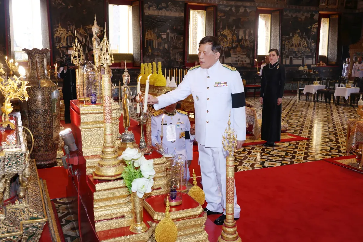 ในหลวง-พระราชินี ทรงบำเพ็ญพระราชกุศลวิสาขบูชา พุทธศักราช 2569