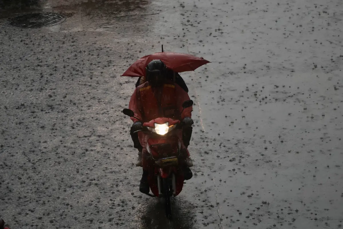 ยิ่งกว่าแดงเดือด ประกาศล่าสุด ฉ.6 พายุถล่มไทย ฝนตกทั่วไทย รวม กทม.