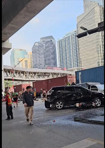 ด่วน! เกิดอุบัติเหตุ รถไฟชนรถเมล์ ไฟลุกท่วม เสียชีวิตหลายราย หลีกเลี่ยงเส้นทาง