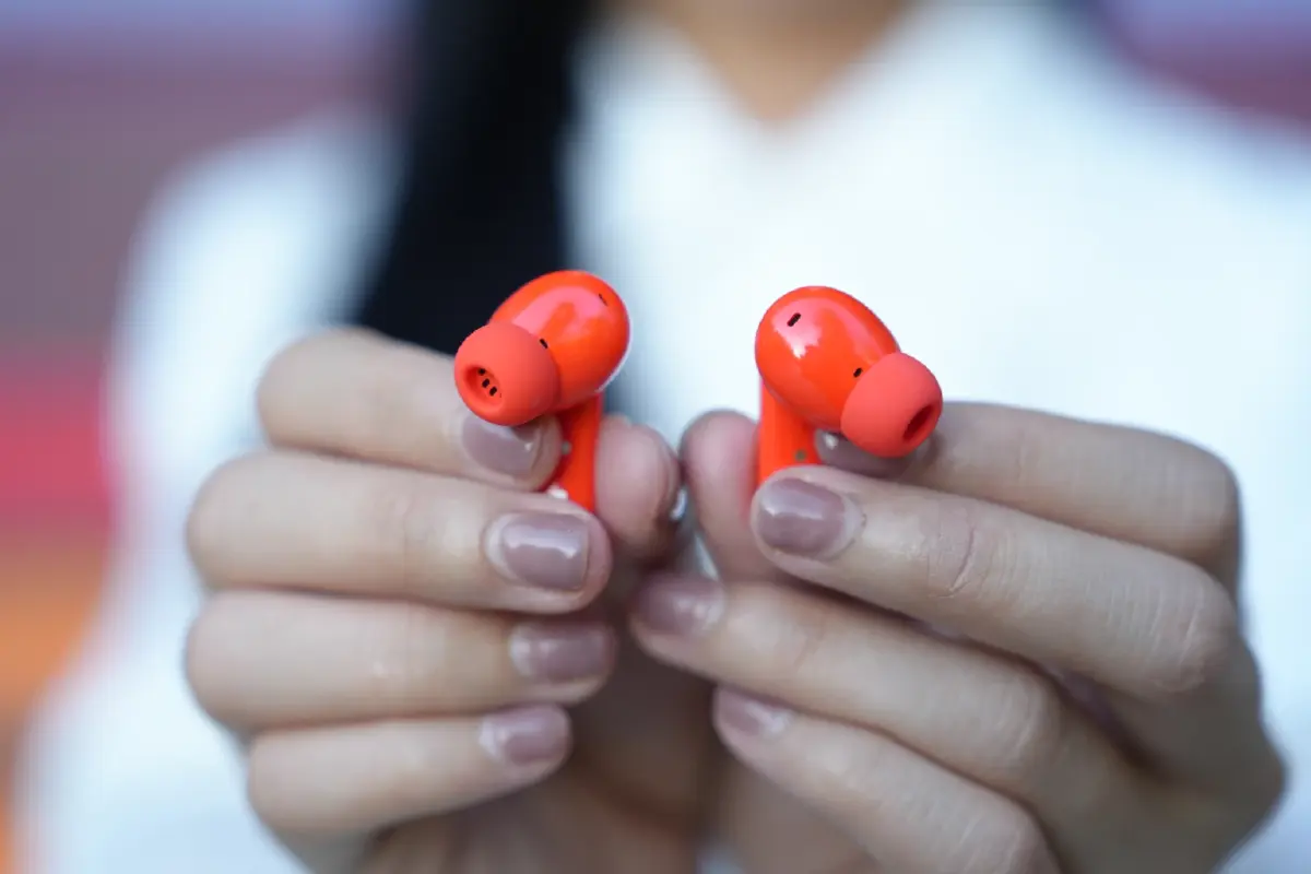 สุดจ๊าบ! รีวิว 'CMF Buds 2a' หูฟังราคาดี ดีไซน์เด่น เน้นพลังเสียง