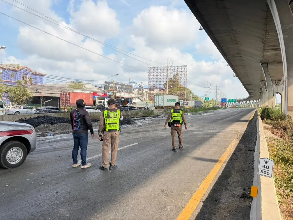 ปิดถนนบางนา-ตราด กม.40 ไฟไหม้รถแบตเตอรี่ลิเธียม เสี่ยงกระทบทางด่วน