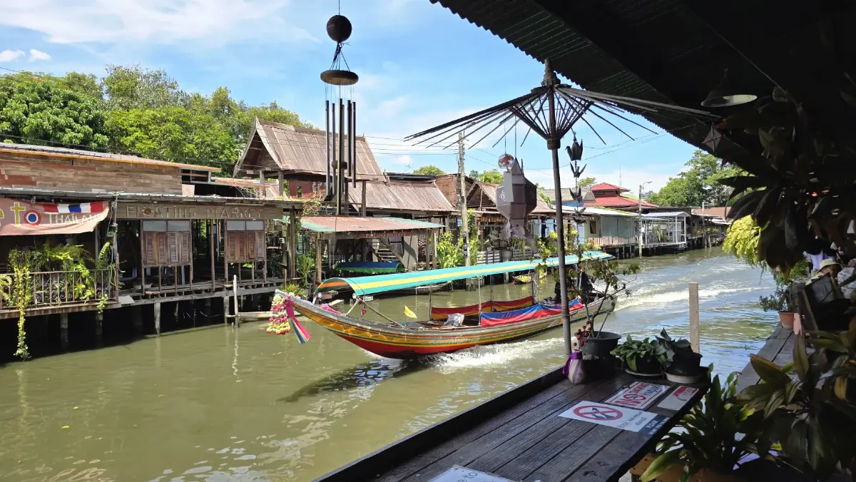 ท่องเที่ยววิถีใหม่ ปั่น ‘จักรยานน้ำ’ คลองบางหลวง ฟื้นฟูสายน้ำ