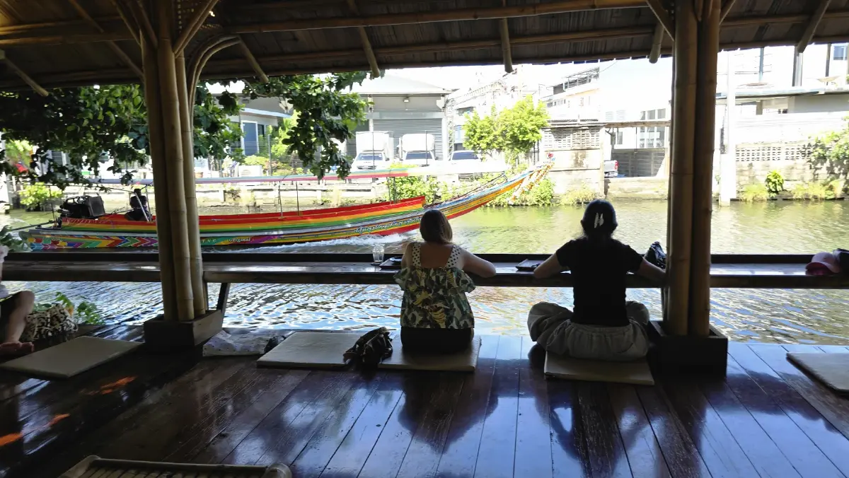ท่องเที่ยววิถีใหม่ ปั่น ‘จักรยานน้ำ’ คลองบางหลวง ฟื้นฟูสายน้ำ