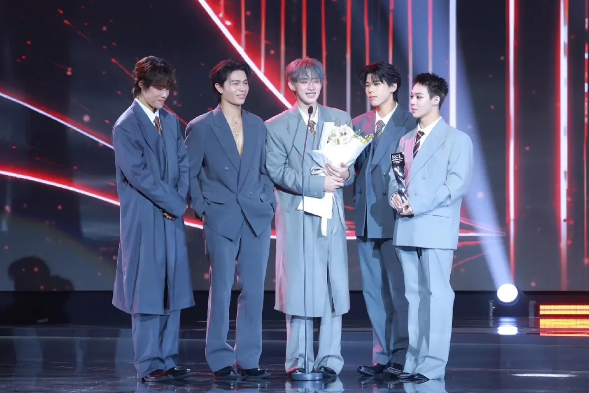 ‘เดอะสโตน’ - ‘สงคราม ส่งด่วน’ กวาดรางวัล ‘คมชัดลึก อวอร์ด’