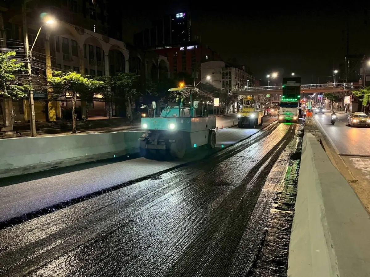 ครั้งแรกในไทย! กทม.ใช้ระบบ 3D ปูถนนสะพานข้ามแยก แก้ปัญหาน้ำขัง