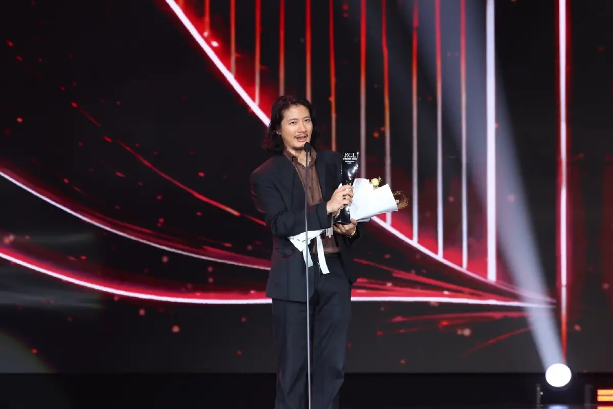 ‘เดอะสโตน’ - ‘สงคราม ส่งด่วน’ กวาดรางวัล ‘คมชัดลึก อวอร์ด’