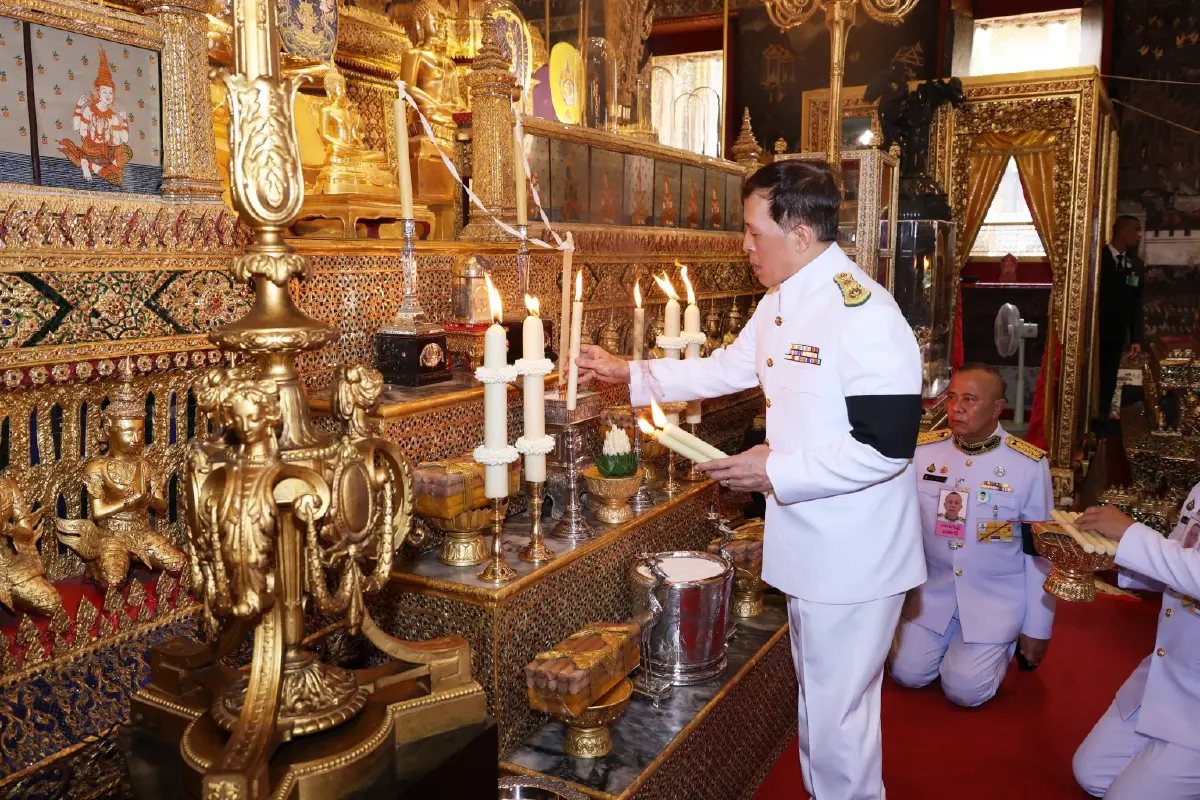 ในหลวง-พระราชินี ทรงบำเพ็ญพระราชกุศลวิสาขบูชา พุทธศักราช 2569
