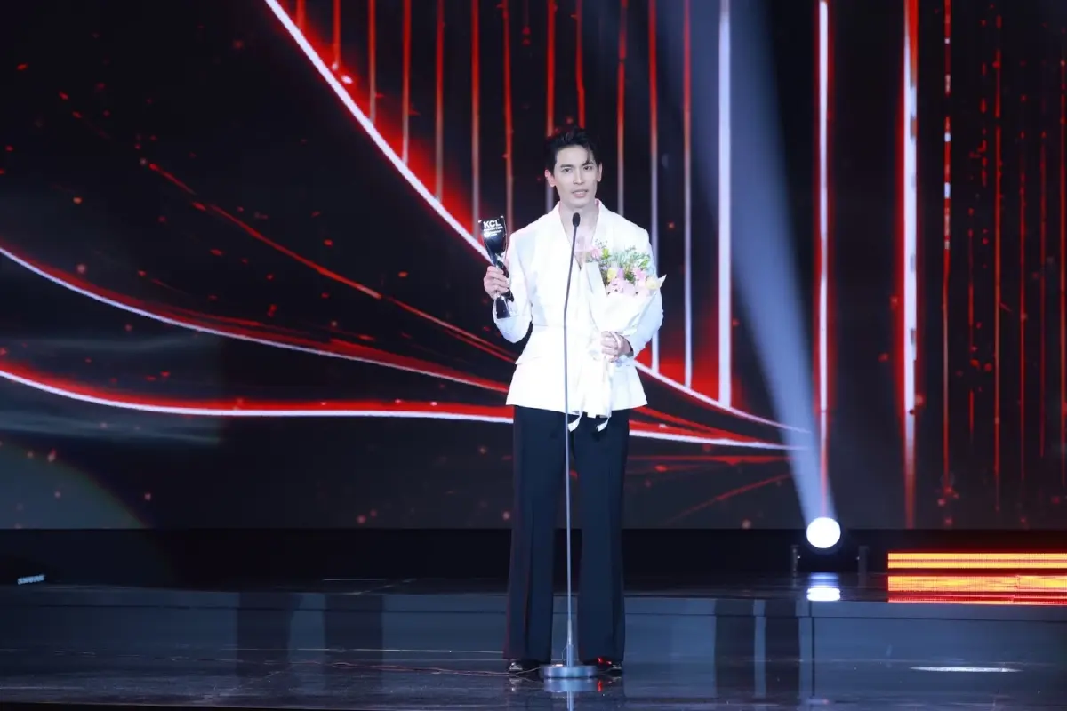 ‘เดอะสโตน’ - ‘สงคราม ส่งด่วน’ กวาดรางวัล ‘คมชัดลึก อวอร์ด’
