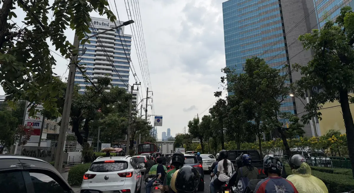 เช็กเส้นทาง รถติด กทม. ตรวจสอบเรดาร์ฝนวันนี้ มีฝนตกหนักกระจาย