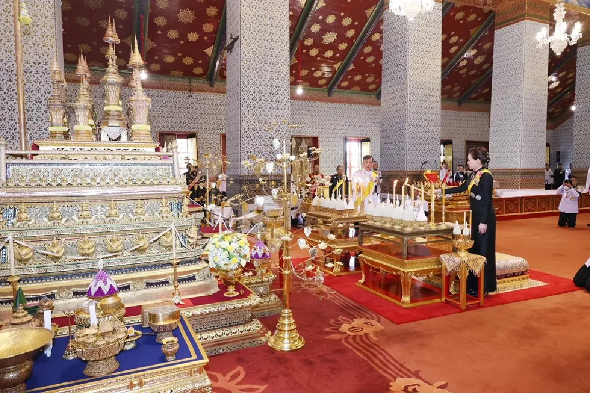 ในหลวง-พระราชินี เสด็จฯ บำเพ็ญพระราชกุศลทักษิณานุปทาน ในการพระราชพิธีฉัตรมงคล 2569
