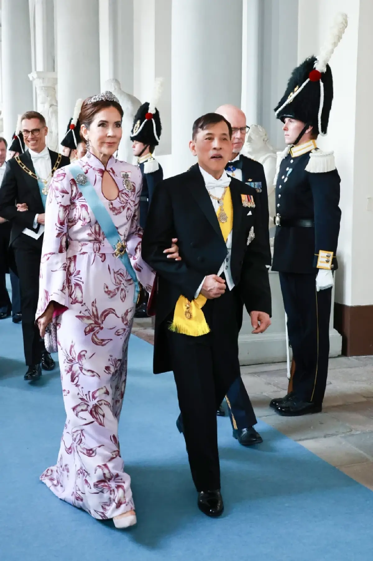 พระเจ้าอยู่หัว-พระราชินี ทรงร่วมงานถวายพระกระยาหารค่ำ ในพระราชพิธี 80 พรรษา พระราชาธิบดีคาร์ลที่ 16 กุสตาฟแห่งสวีเดน