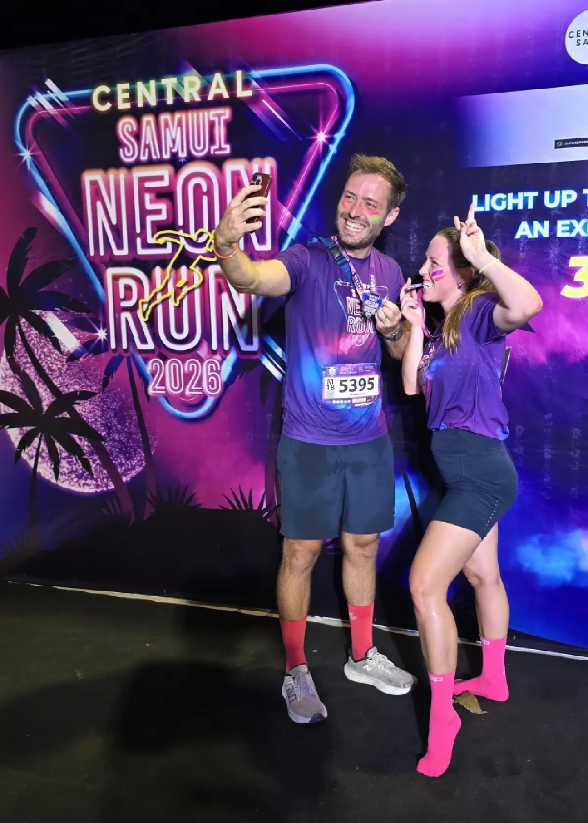 'สมุย' จัดเต็ม! วิ่งกลางคืนบนชายหาด 'Samui Neon Run 2026' กว่า 3,000 คน