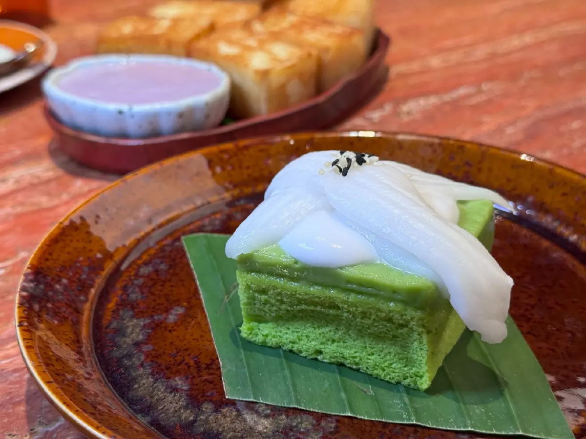 'บุรามาลี' (Bura Marie) อาหารไทยในโรงน้ำชา และ 'ข้าวแช่'
