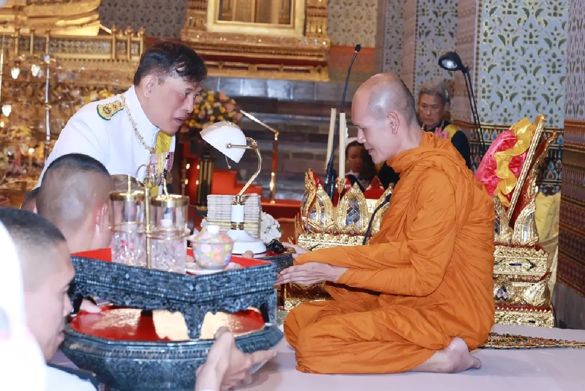 ในหลวง-พระราชินี เสด็จฯ บำเพ็ญพระราชกุศลทักษิณานุปทาน ในการพระราชพิธีฉัตรมงคล 2569