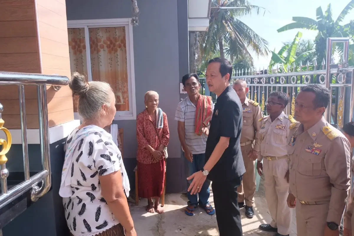รุดให้กำลังใจครอบครัวผู้เสียชีวิต เหตุรถไฟชนรถเมล์ ดับ 8