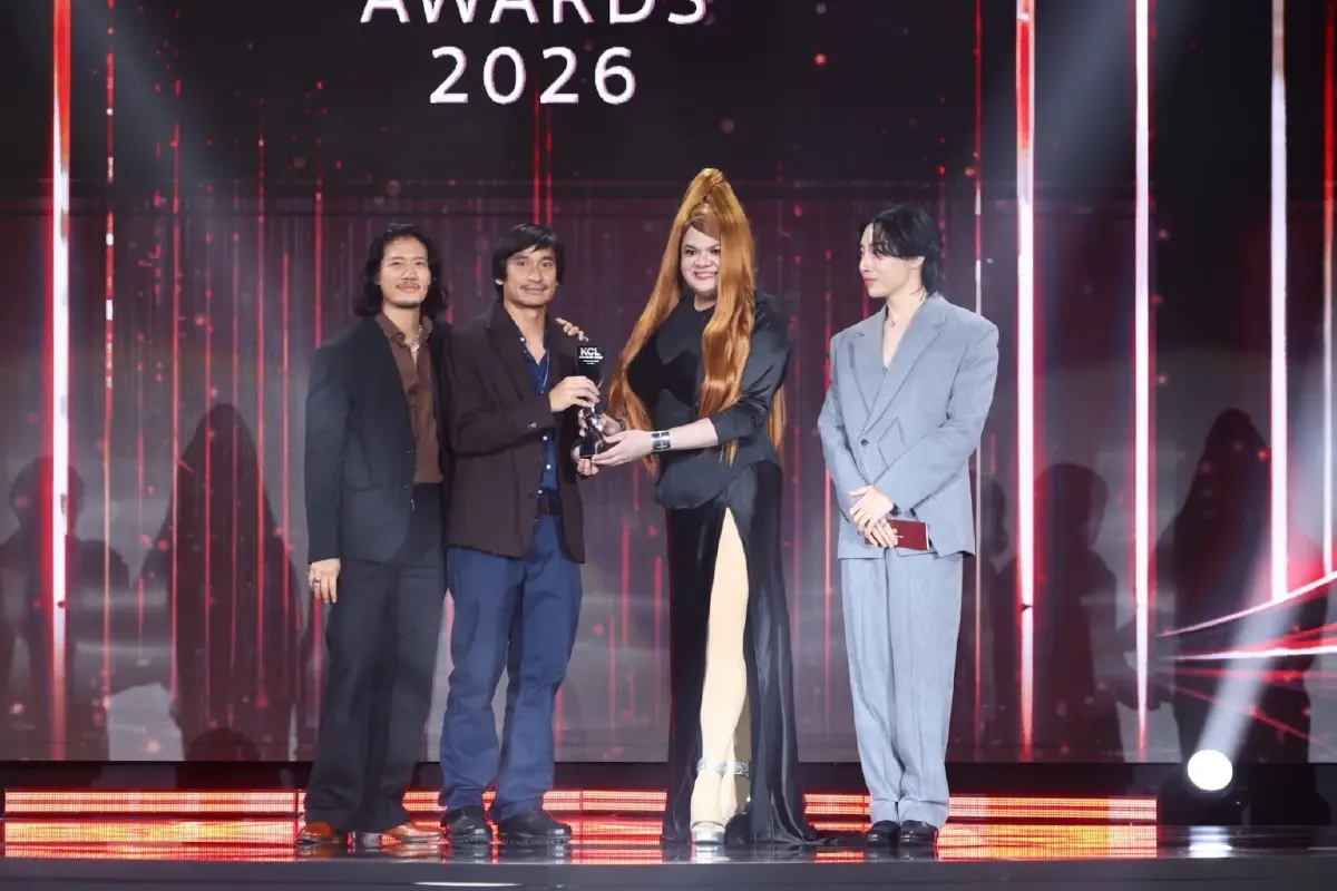 ‘เดอะสโตน’ - ‘สงคราม ส่งด่วน’ กวาดรางวัล ‘คมชัดลึก อวอร์ด’