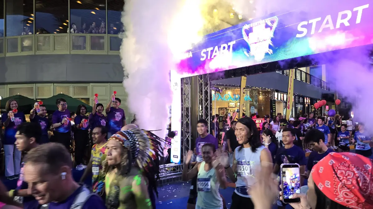 'สมุย' จัดเต็ม! วิ่งกลางคืนบนชายหาด 'Samui Neon Run 2026' กว่า 3,000 คน