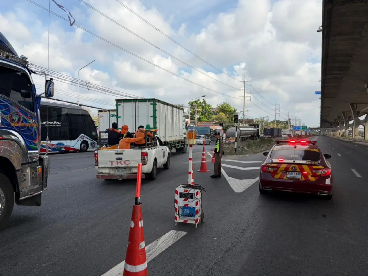 ปิดถนนบางนา-ตราด กม.40 ไฟไหม้รถแบตเตอรี่ลิเธียม เสี่ยงกระทบทางด่วน