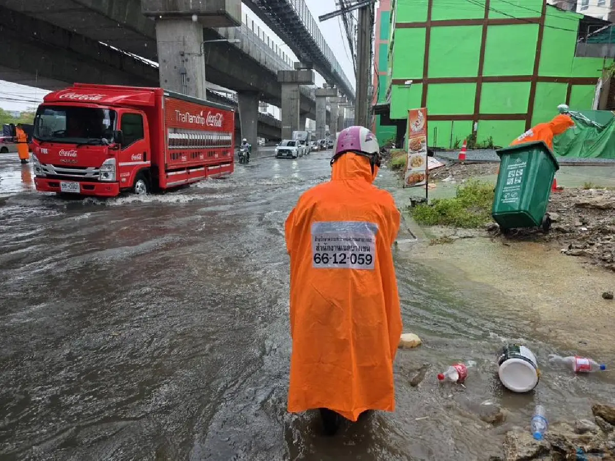 น้ำท่วมแล้ว บางเขน กทม. ฝนตกหนัก น้ำรอการระบาย เตือนฝนชุดใหญ่อีก