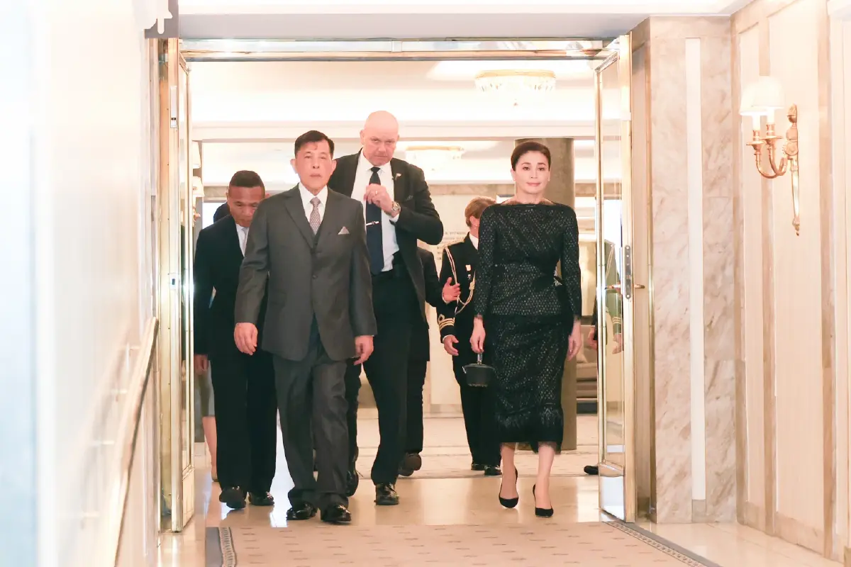 ในหลวง-พระราชินี เสด็จฯ กลับไทย หลังทรงร่วมงานพระราชพิธี 80 พรรษา สมเด็จพระราชาธิบดีคาร์ลที่ 16 กุสตาฟแห่งสวีเดน