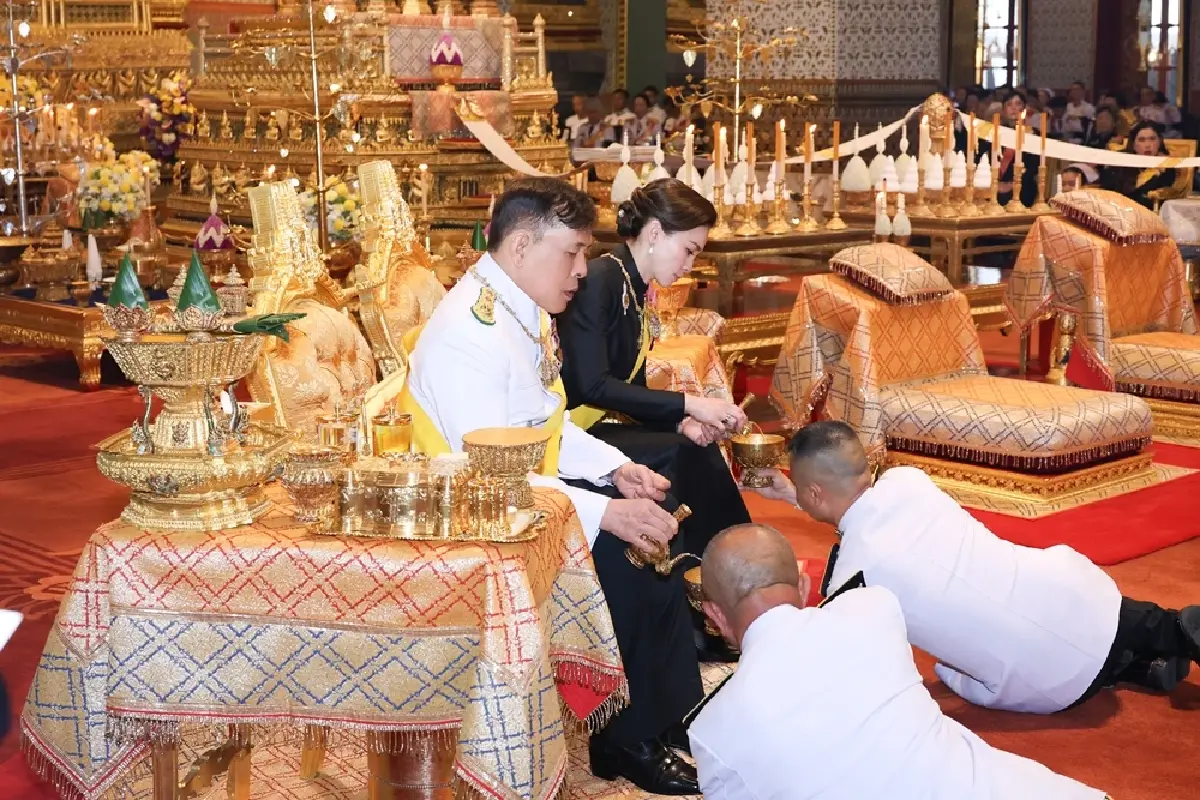 ในหลวง-พระราชินี เสด็จฯ บำเพ็ญพระราชกุศลทักษิณานุปทาน ในการพระราชพิธีฉัตรมงคล 2569