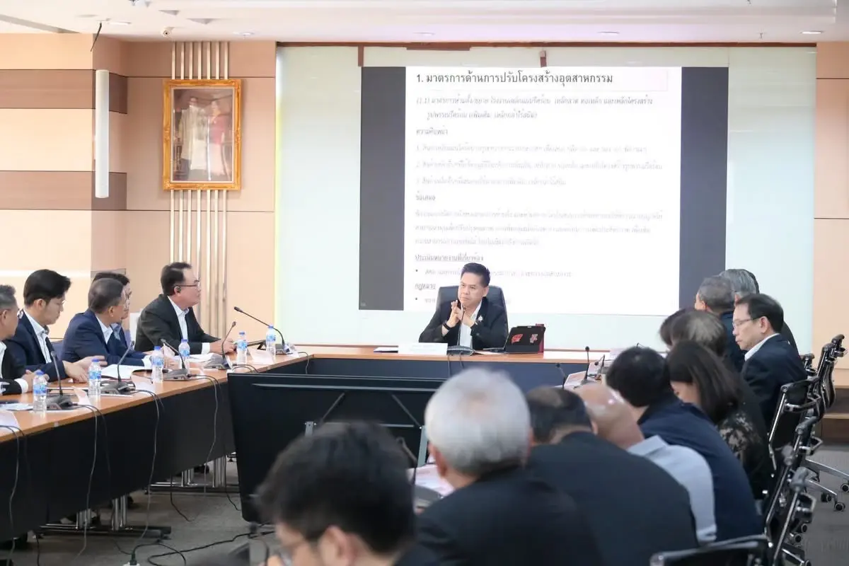 10 สมาคมเหล็ก ชง 8 มาตรการ กู้วิกฤติ 'วราวุธ' สั่งห้ามตั้ง-ขยายโรงงานหล็กแผ่นรีดร้อน
