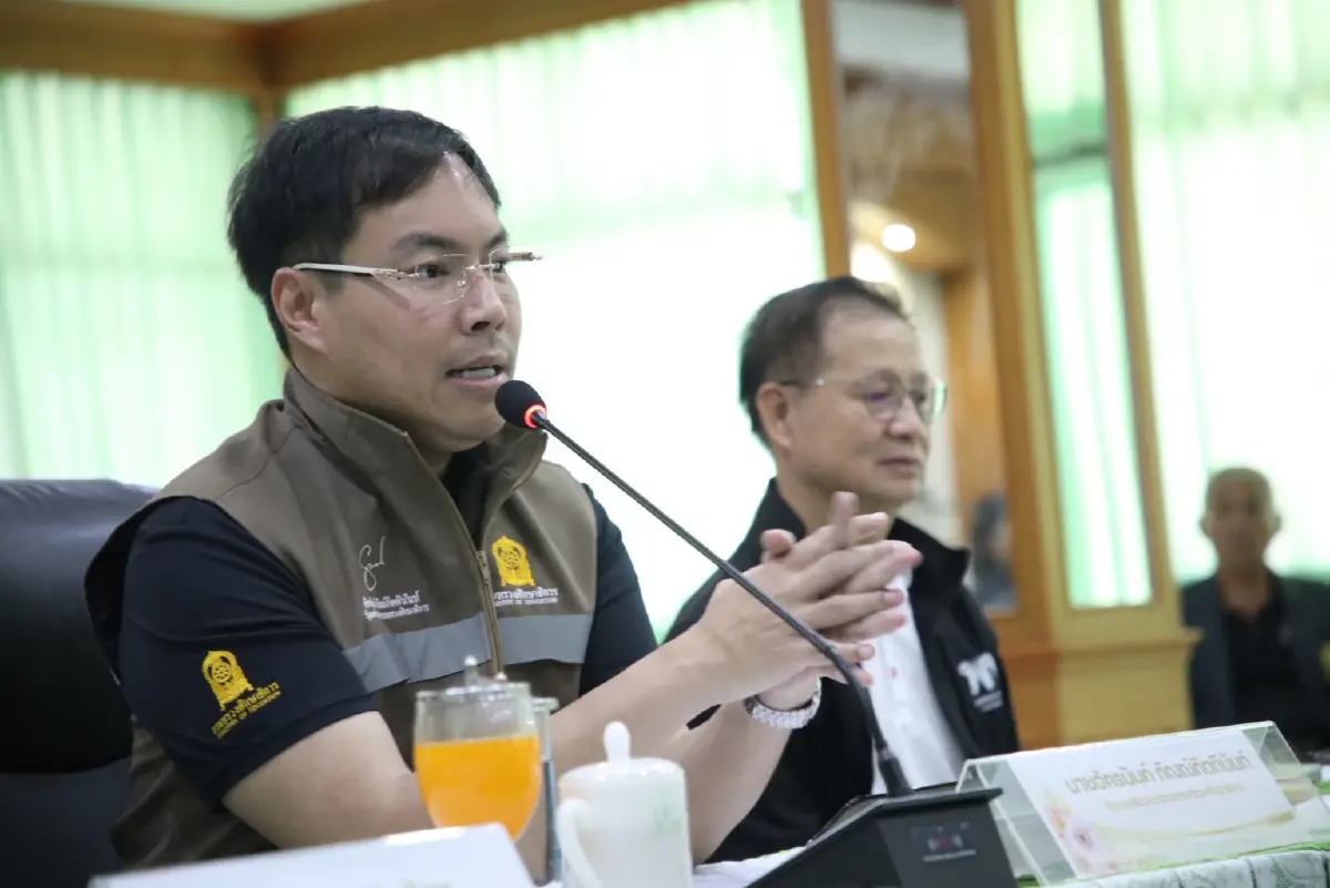 'อัครนันท์' ตรวจสกร. พบแบบเรียนปี 2551 ยังใช้งาน ขออธิบดี สกร.เร่งชี้แจงภายใน 5 พ.ค.