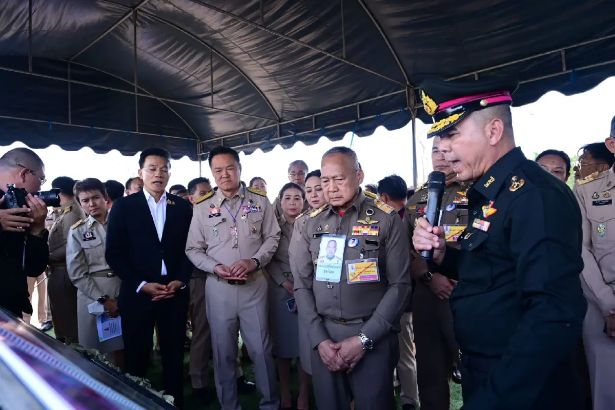 ‘พล.อ.อ.สถิตย์พงษ์’ พร้อม อนุทิน-3รมต. ลงพื้นที่เพชรบุรี ติดตามโครงการพัฒนา
