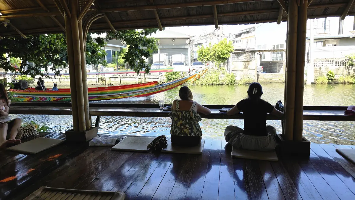 ท่องเที่ยววิถีใหม่ ปั่น ‘จักรยานน้ำ’ คลองบางหลวง ฟื้นฟูสายน้ำ