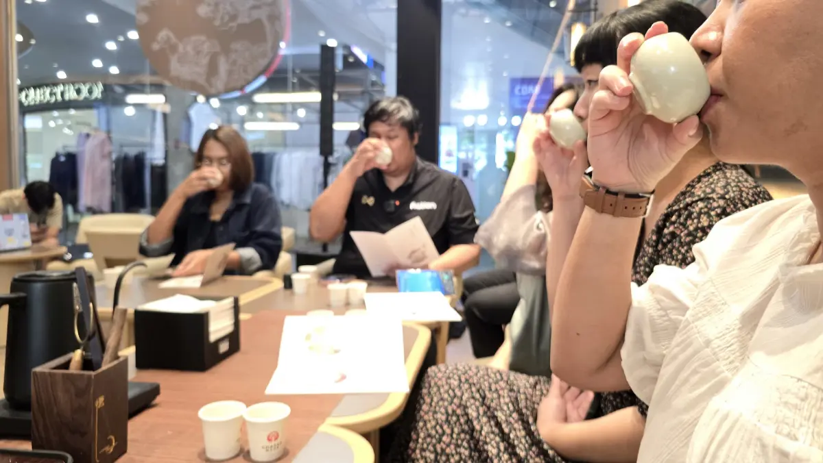 ต้อนรับ ‘วันชาสากล’ ด้วยการเรียนรู้ ‘ศิลปะการชงชา’
