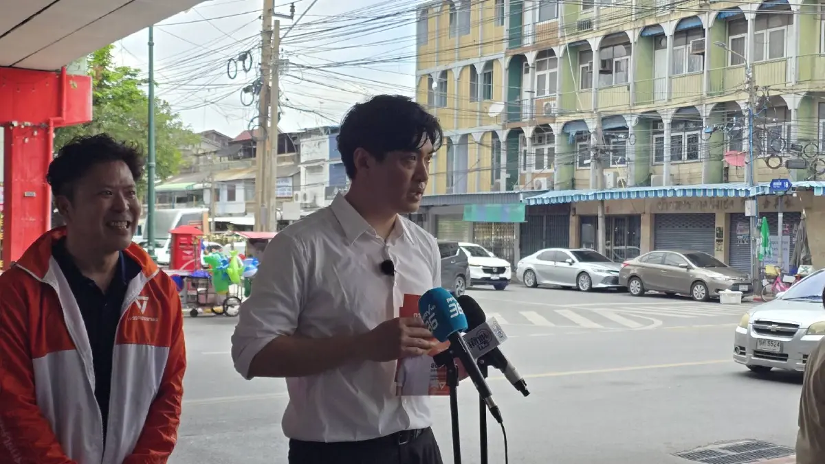 'ดร.โจ' ลุยตลาดพลูหาเสียงชิงผู้ว่าฯ กทม. 'หมออ๋อง' บอกขอ กทม.ส้ม