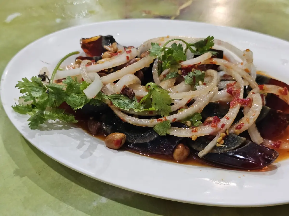 ‘มะระผัดไข่’ รสชาติถูกใจที่ ‘กอชุนฮวด’ ร้านข้าวต้ม มิชลิน 4 ปีซ้อน