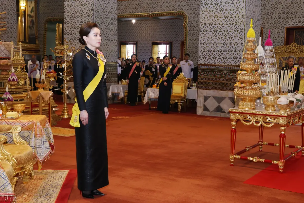 ในหลวง-พระราชินี เสด็จฯ ไปในการพระราชพิธีฉัตรมงคล พุทธศักราช 2569