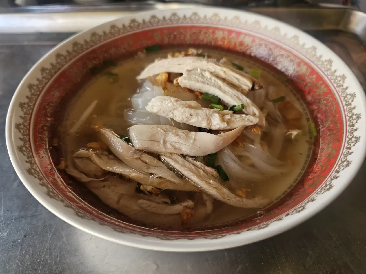 ก๋วยเตี๋ยวไก่ร้านนก by โก้-ธีรศักดิ์ ตำนาน 52 ปี 'ก๋วยเตี๋ยวไก่'