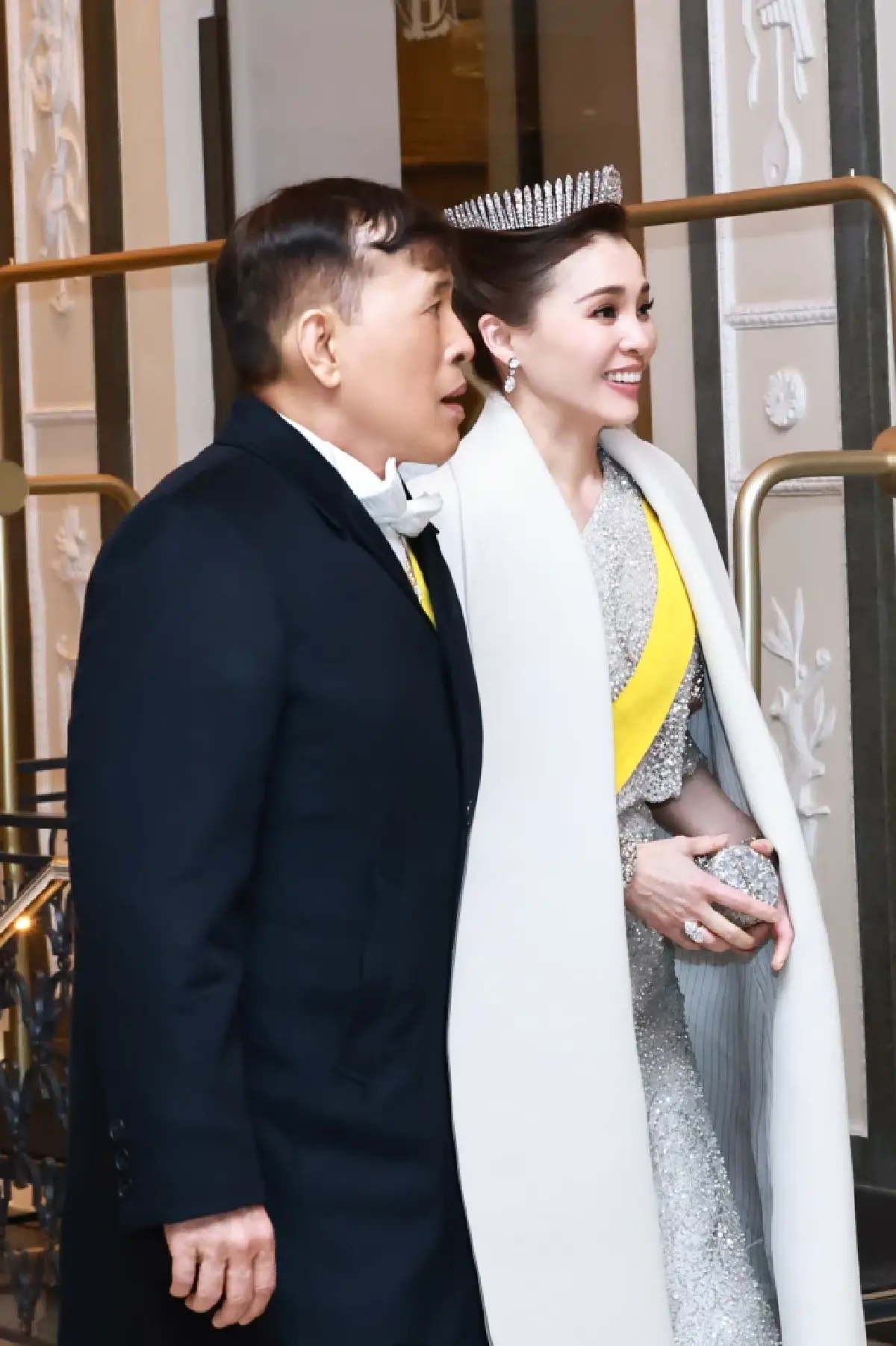 พระเจ้าอยู่หัว-พระราชินี ทรงร่วมงานถวายพระกระยาหารค่ำ ในพระราชพิธี 80 พรรษา พระราชาธิบดีคาร์ลที่ 16 กุสตาฟแห่งสวีเดน