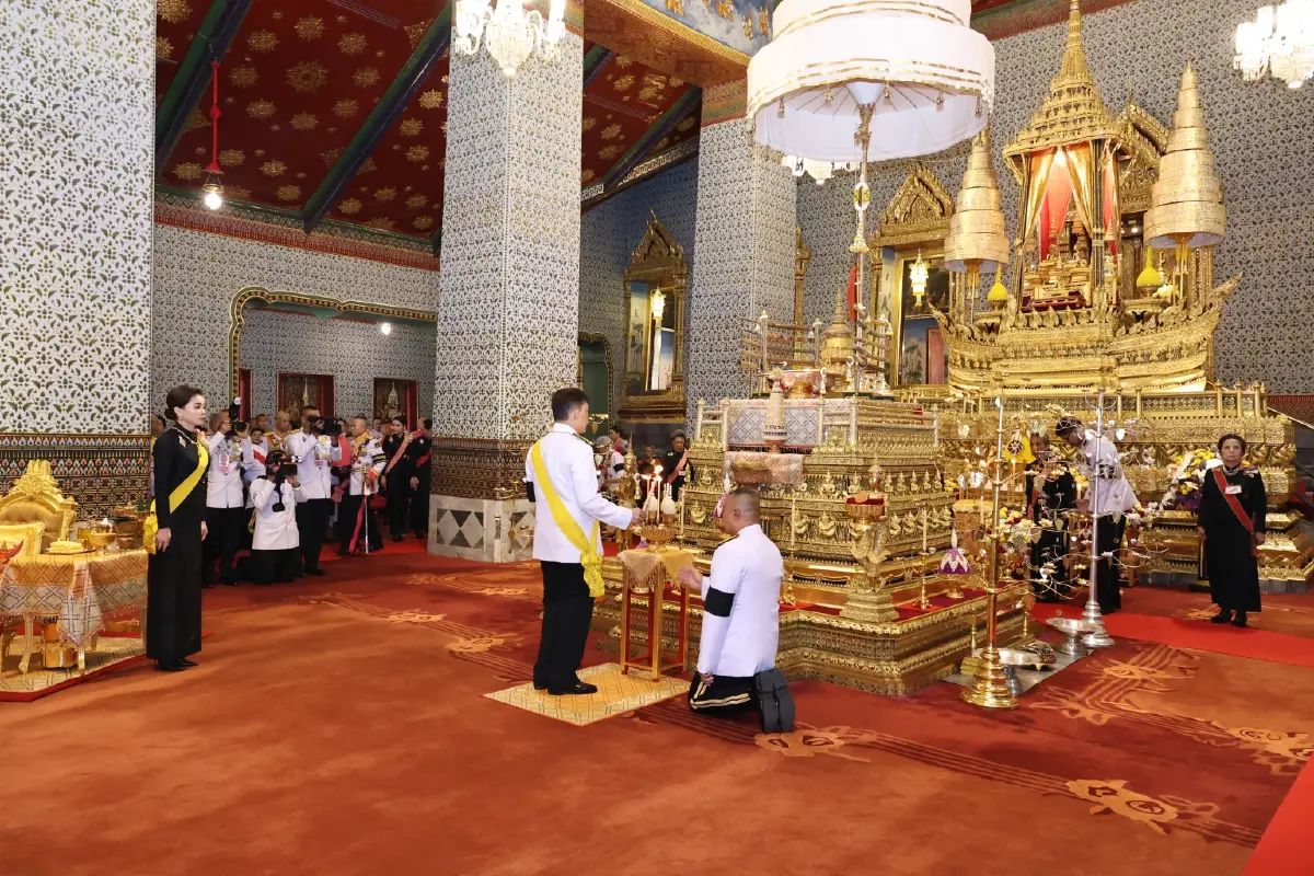 ในหลวง-พระราชินี เสด็จฯ ไปในการพระราชพิธีฉัตรมงคล พุทธศักราช 2569