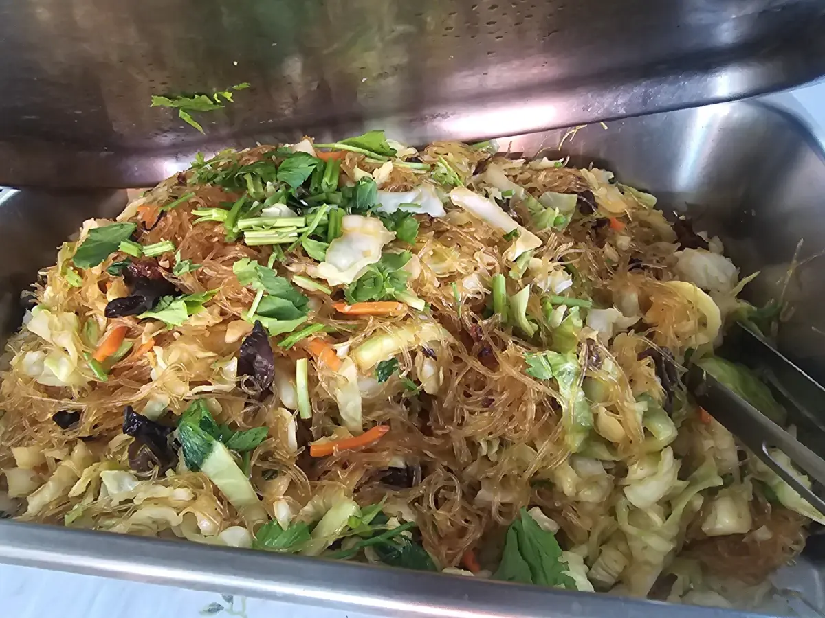 ‘บุฟเฟ่ต์ข้าวแกง' อร่อยคุ้ม 159 บาท ที่ 'ร้านครัวกลางกรุง'