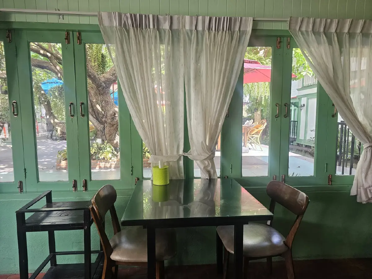 ‘บุฟเฟ่ต์ข้าวแกง' อร่อยคุ้ม 159 บาท ที่ 'ร้านครัวกลางกรุง'