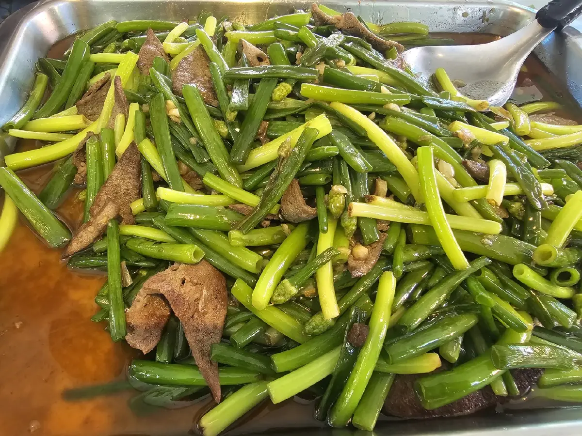 ‘บุฟเฟ่ต์ข้าวแกง' อร่อยคุ้ม 159 บาท ที่ 'ร้านครัวกลางกรุง'