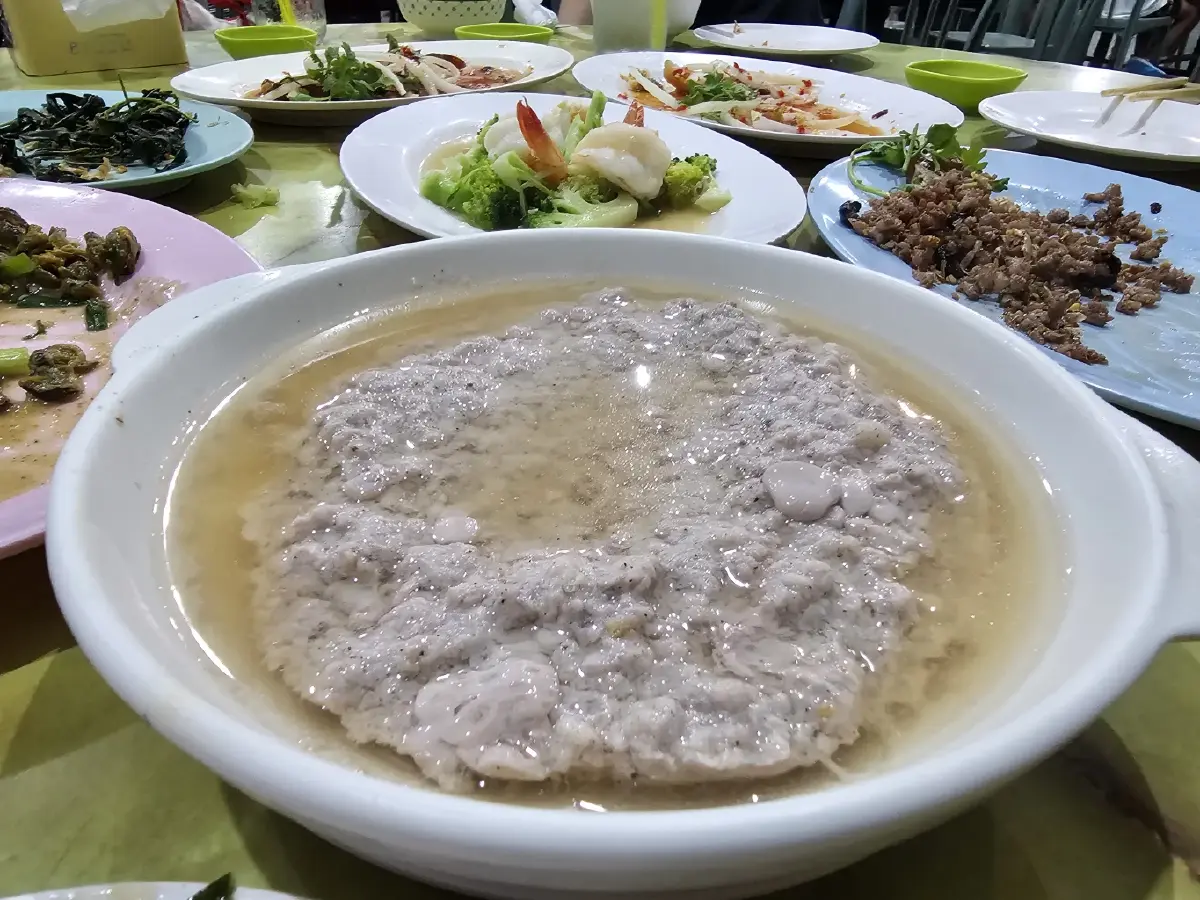 ‘มะระผัดไข่’ รสชาติถูกใจที่ ‘กอชุนฮวด’ ร้านข้าวต้ม มิชลิน 4 ปีซ้อน