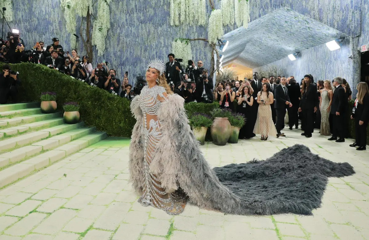 Met Gala 2026 ทุบสถิติระดมทุน 42 ล้านดอลลาร์ คนดังจัดเต็มแฟชั่นหลุดโลก