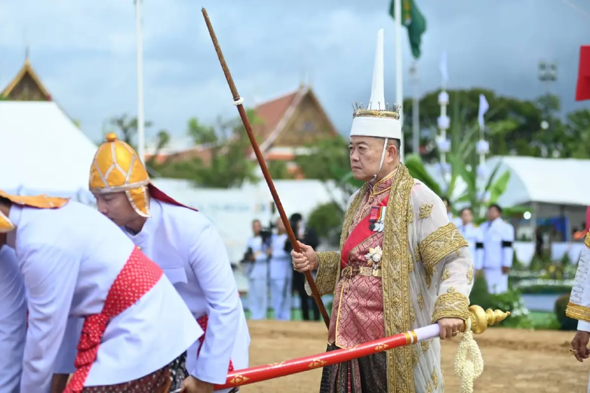 แรกนาปี 69 เสี่ยงทายผ้า 6 คืบน้ำน้อย พระโคกินถั่ว-น้ำ-หญ้า-เหล้า เศรษฐกิจรุ่งเรือง