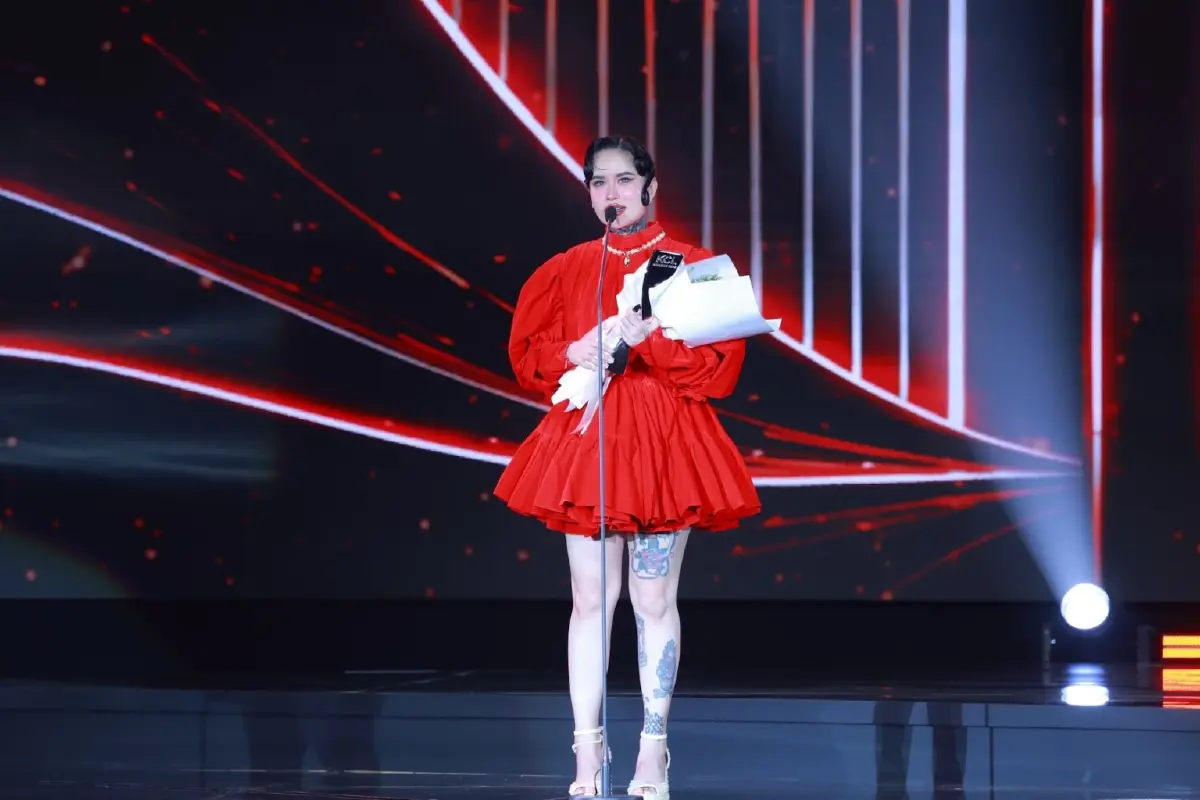 ‘เดอะสโตน’ - ‘สงคราม ส่งด่วน’ กวาดรางวัล ‘คมชัดลึก อวอร์ด’