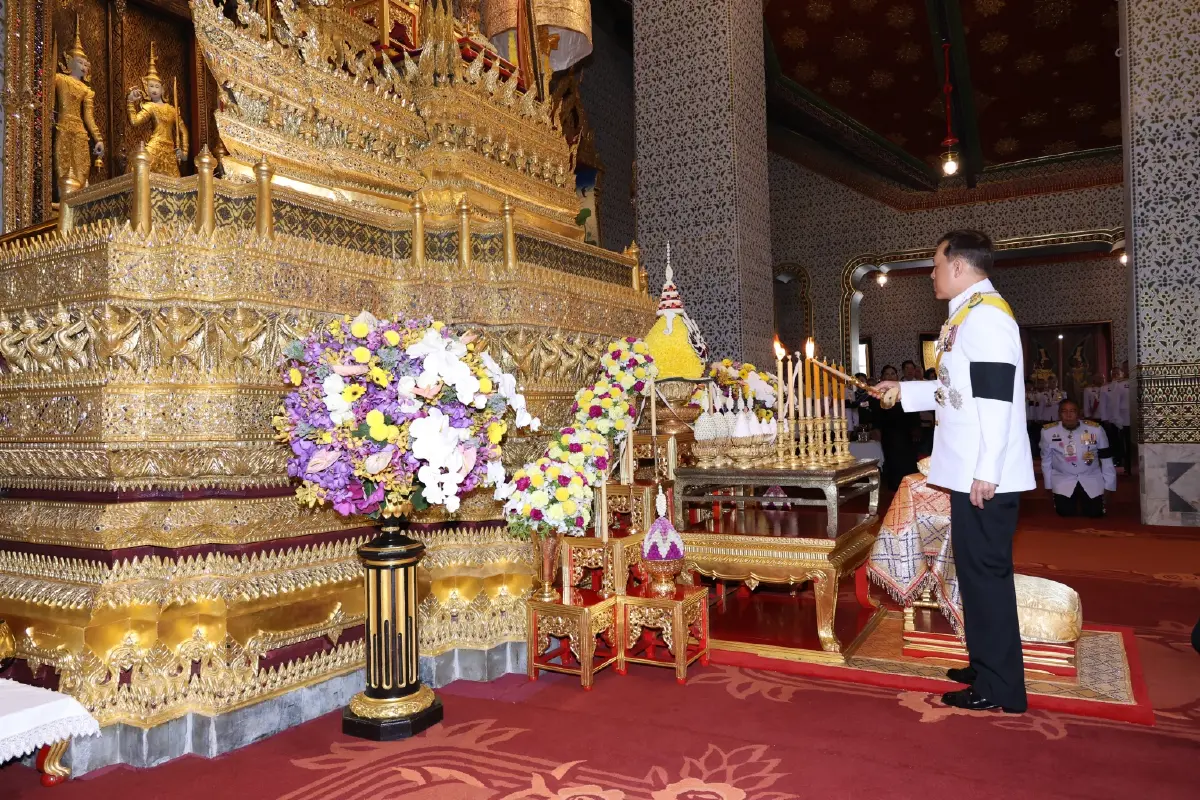 ในหลวง-พระราชินี เสด็จฯ ไปในการพระราชพิธีฉัตรมงคล พุทธศักราช 2569